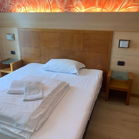 Hotel Garni Delle Rose Ceniga Zewnętrze zdjęcie