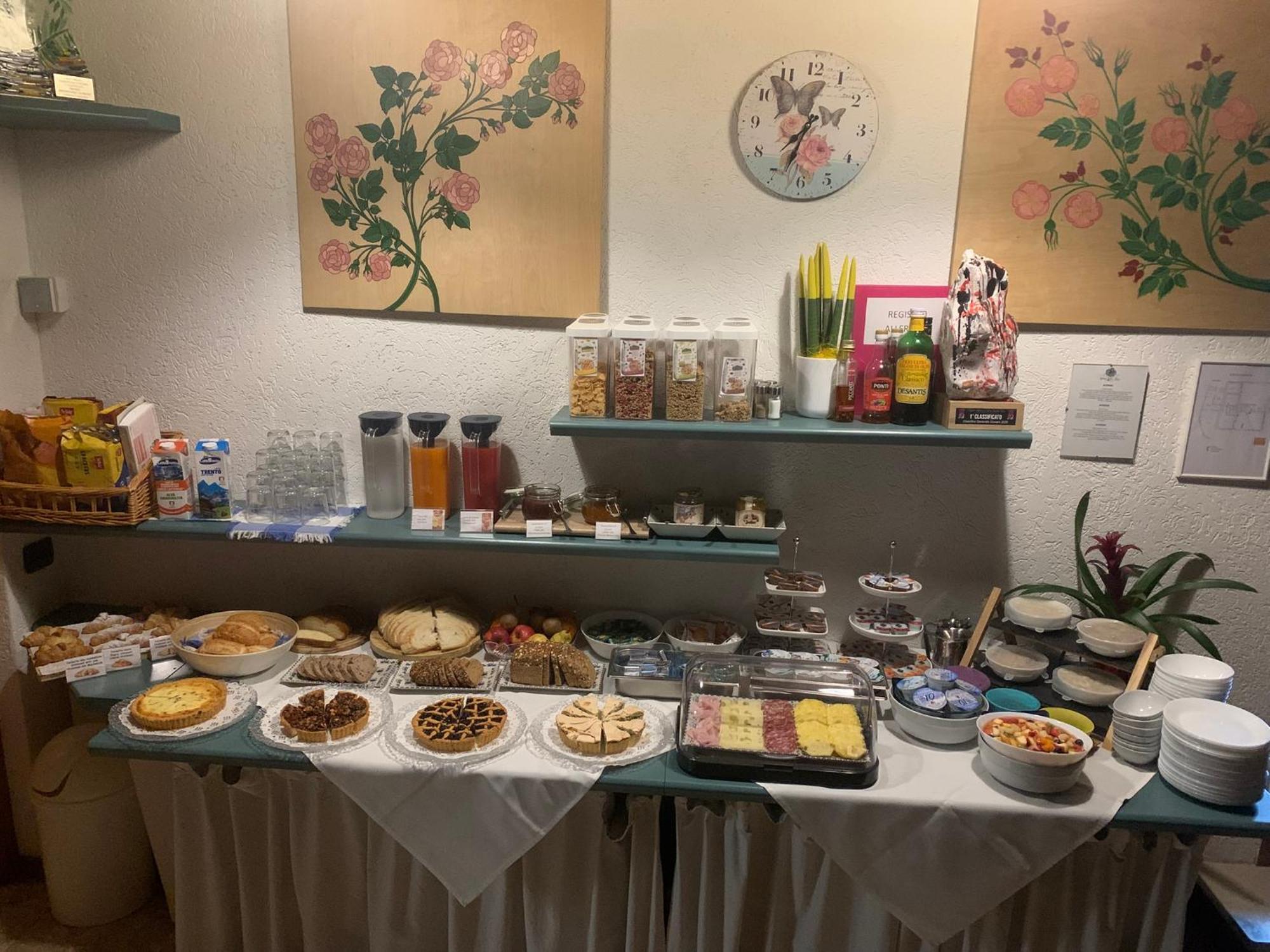 Hotel Garni Delle Rose Ceniga Zewnętrze zdjęcie