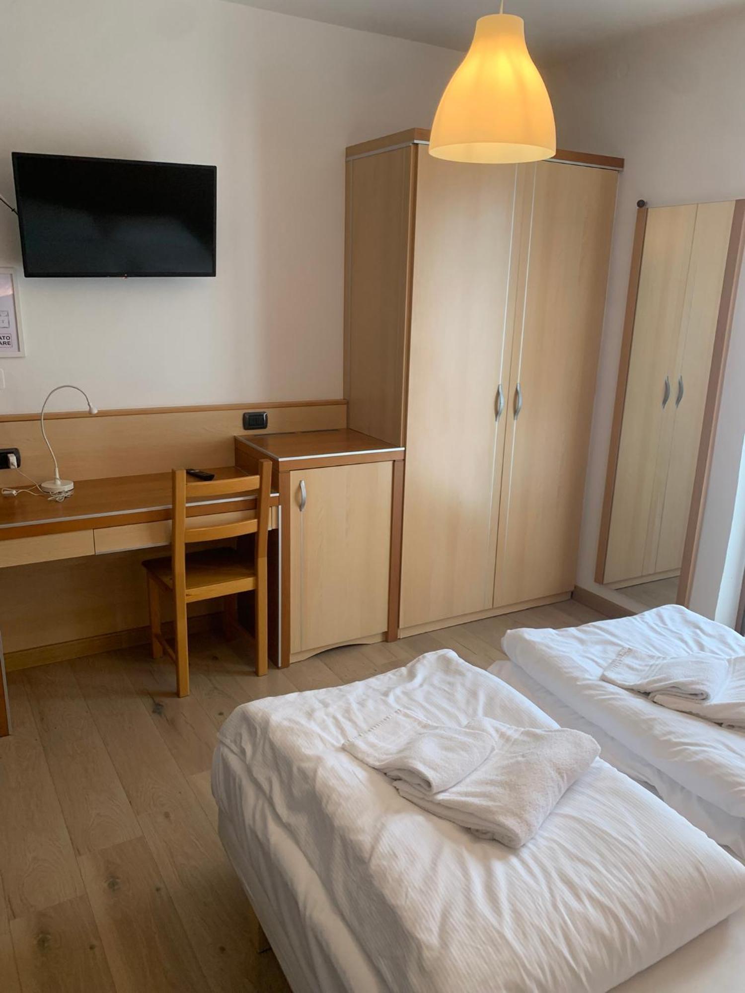 Hotel Garni Delle Rose Ceniga Zewnętrze zdjęcie