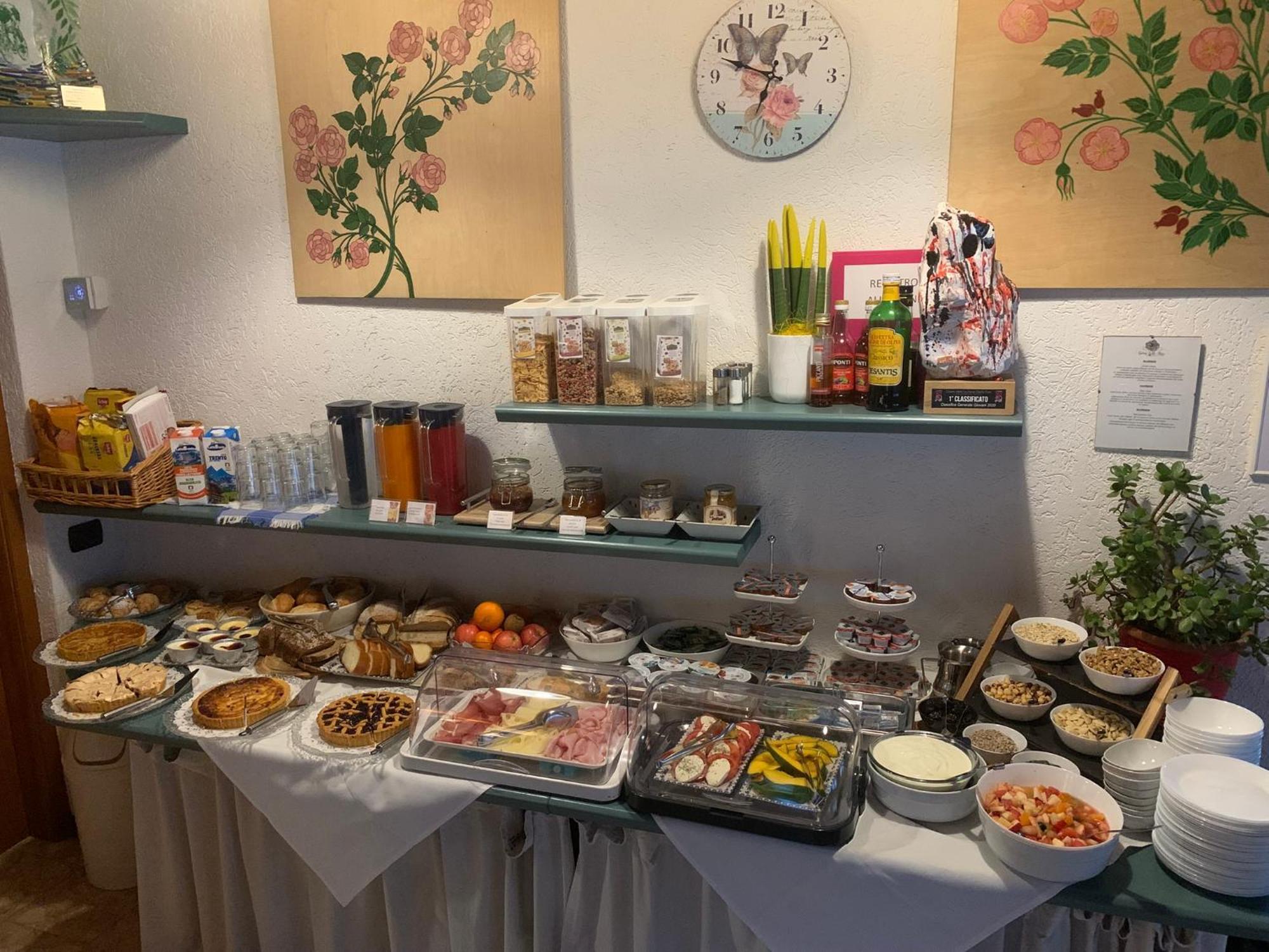 Hotel Garni Delle Rose Ceniga Zewnętrze zdjęcie