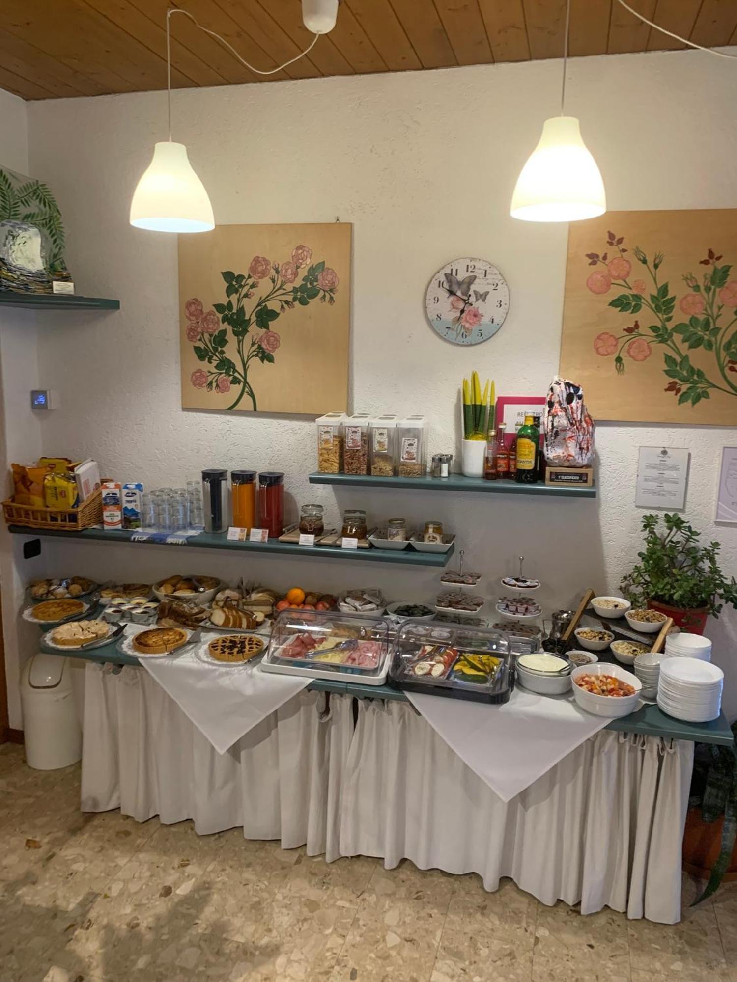 Hotel Garni Delle Rose Ceniga Zewnętrze zdjęcie