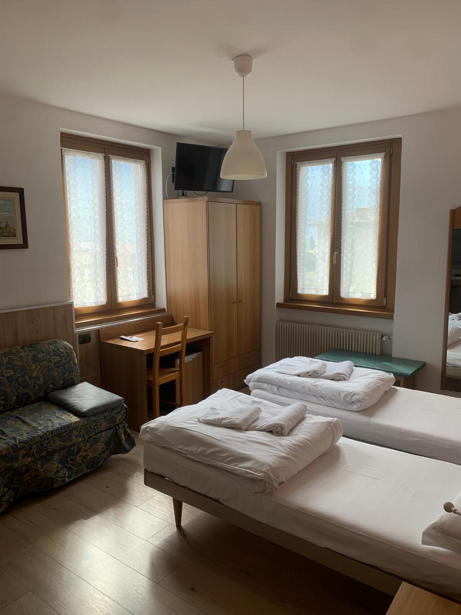 Hotel Garni Delle Rose Ceniga Zewnętrze zdjęcie