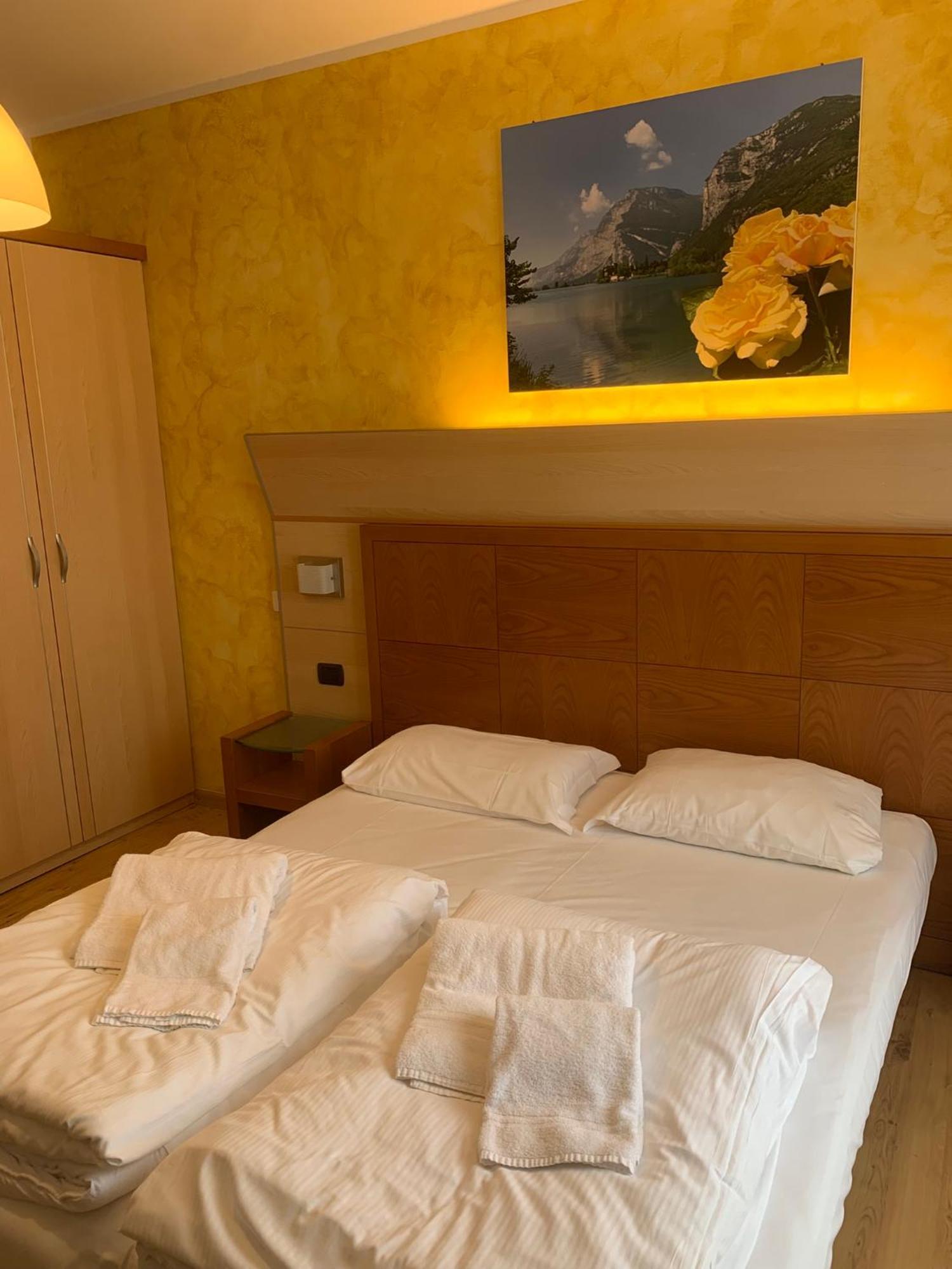 Hotel Garni Delle Rose Ceniga Zewnętrze zdjęcie