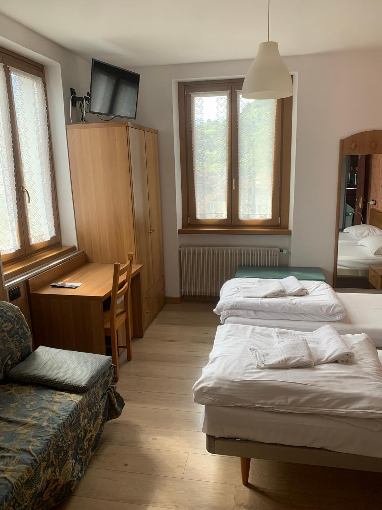 Hotel Garni Delle Rose Ceniga Zewnętrze zdjęcie