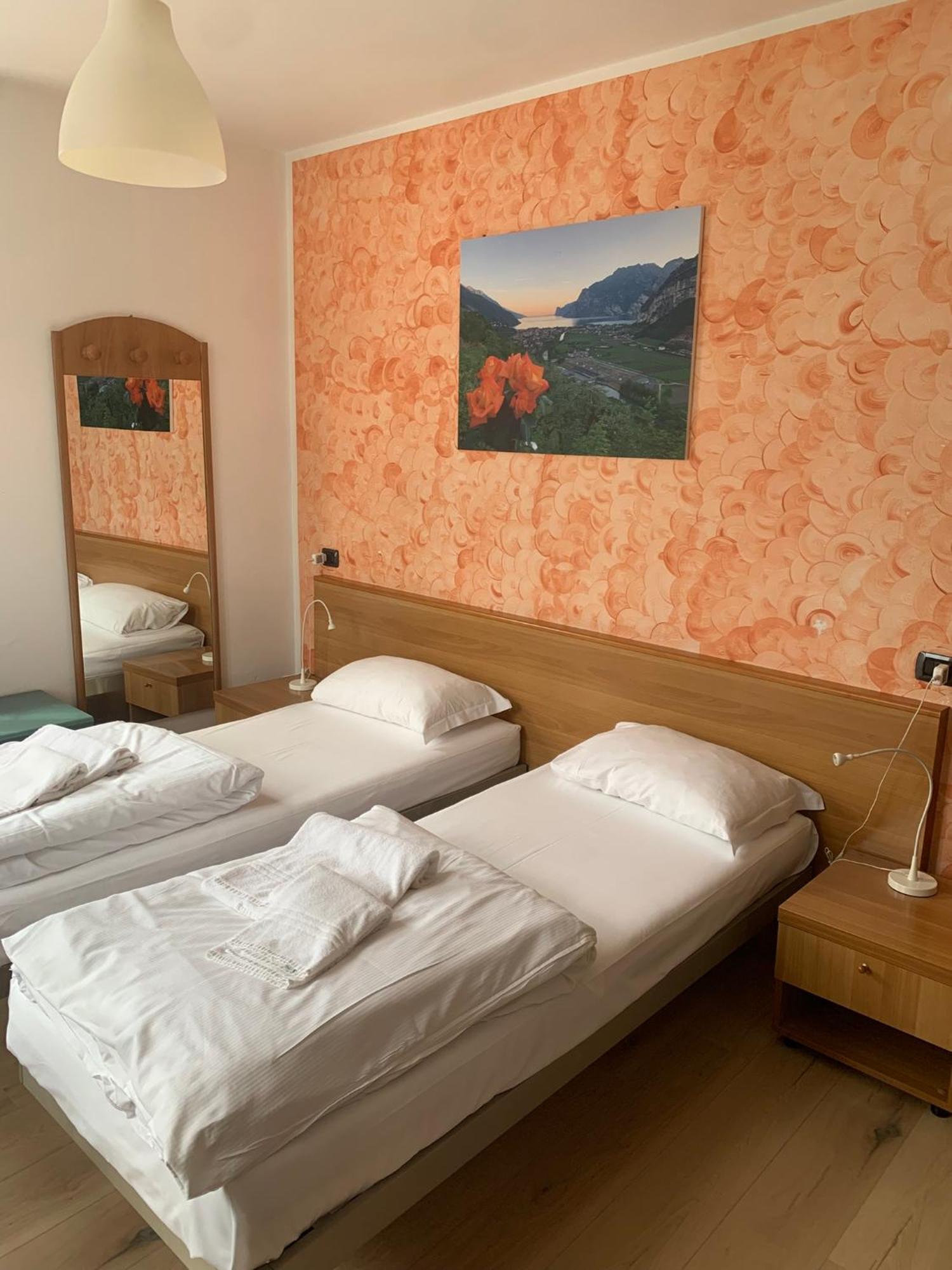 Hotel Garni Delle Rose Ceniga Zewnętrze zdjęcie