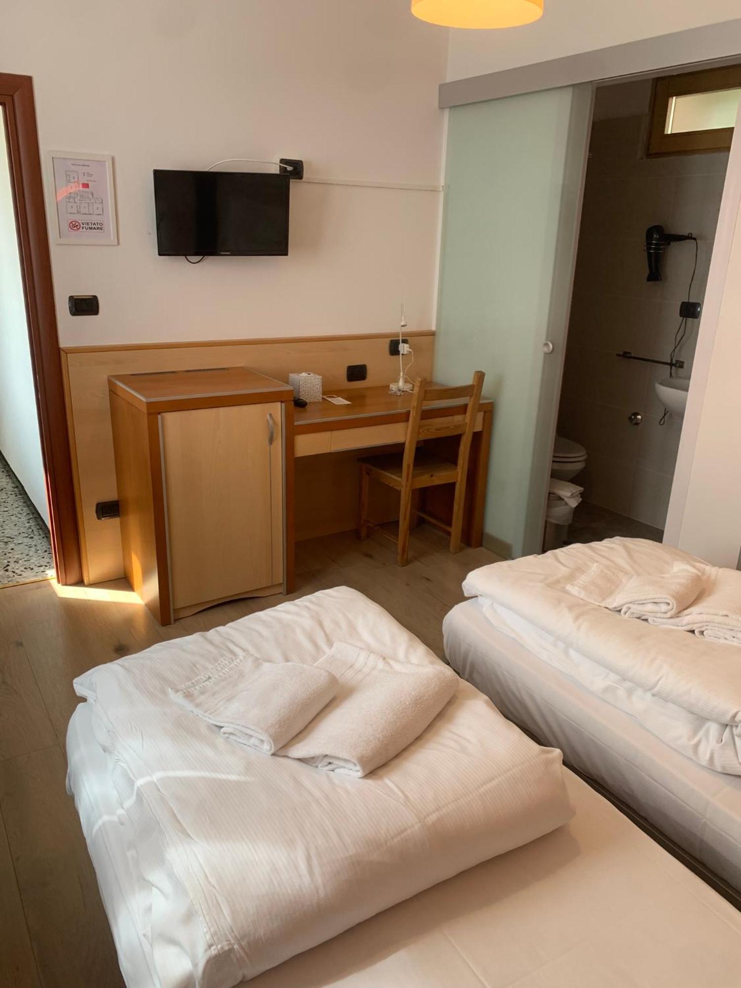 Hotel Garni Delle Rose Ceniga Zewnętrze zdjęcie